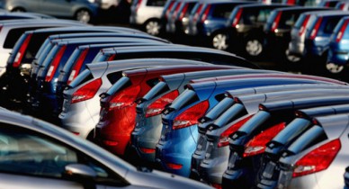 В Украине в октябре первичные продажи легковых авто снизились на 44%.