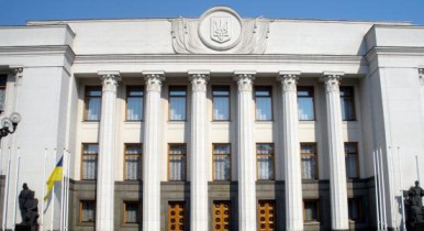 Верховна Рада отказалась лишать пенсионных льгот чиновников и депутатов.