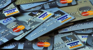 Треть активного банковского пластика приходится на кредитные карточки.