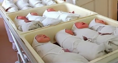 Китай продолжает смягчать политику контроля рождаемости.