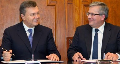 Янукович и Коморовский по телефону обсудили подготовку к саммиту в Вильнюсе.