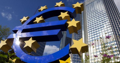 Глава ЕЦБ защищает низкие ставки.