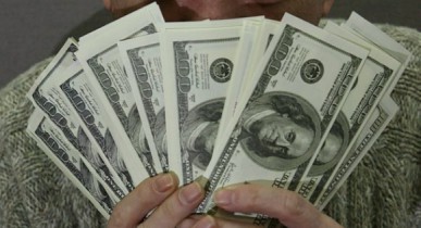 Россияне хранят в валюте более 20 млрд долларов.
