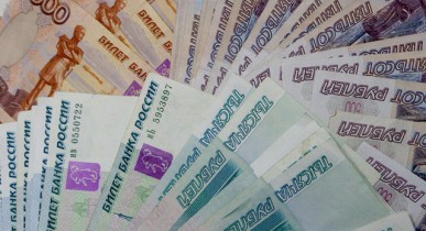 Российский рубль обвалился до пятилетнего минимума.