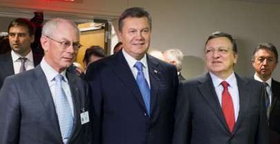Баррозу и Ромпей проводят встречу с Януковичем в Вильнюсе.