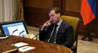 Азаров и Медведев провели телефонный разговор.