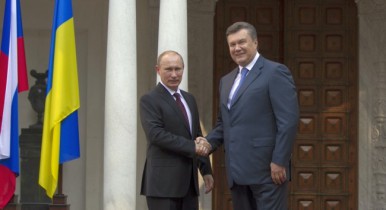 Янукович встретился с Путиным в Сочи.