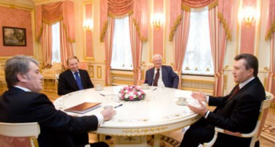 В Киеве проходит встреча Януковича, Ющенко, Кучмы и Кравчука.