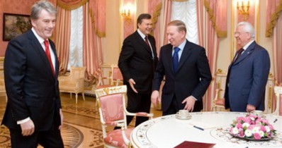 Завершилась встреча Януковича с Кравчуком, Кучмой и Ющенко.