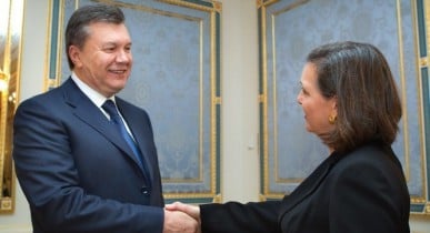 Помощник госсекретаря США в ближайшее время встретится с Януковичем.