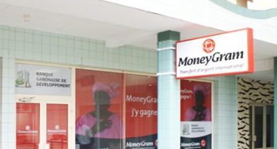 Moneygram приостановила услугу денежных переводов внутри страны.