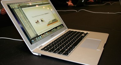 Apple запатентовала MacBook на солнечных батареях.