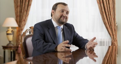 и.о. премьер-министра Сергей Арбузов.