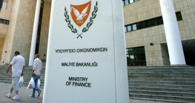 Минфин Кипра смягчил контроль над банковскими операциями.