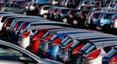 Продажи автомобилей в Украине сократились на 28%.