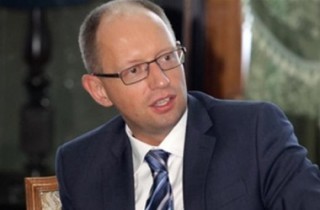 Яценюк предлагает облагать проценты по депозитам свыше 50 тыс грн