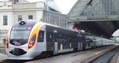 Поезда «Хюндай» почти год возили пассажиров без лицензии.
