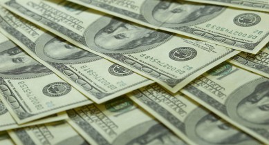 Торги на межбанке долларом закрылись по 11,85
