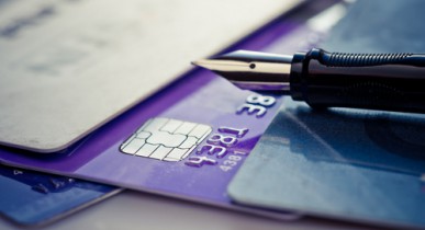 Бизнес выбирает зарплатные карты: что предлагают банки
