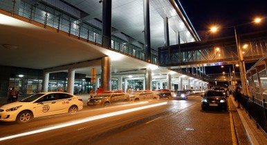 Донецкий аэропорт не будет принимать рейсы до конца месяца
