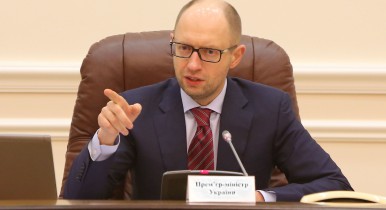Яценюк поручил обезопасить доставку соцвыплат на Донбасс