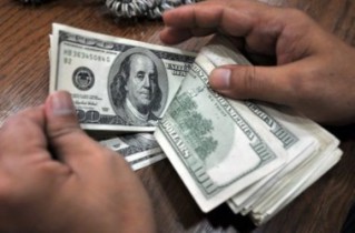 Нацбанк установил ограничения на курс наличного доллара в обменниках