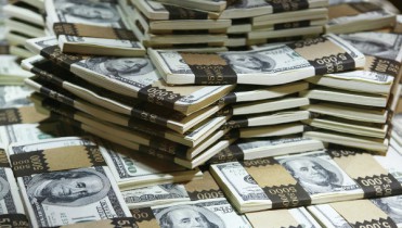 НБУ второй день подряд снижает стоимость доллара на аукционе