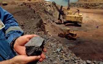 Цены на железную руду в мире обновили пятилетний минимум