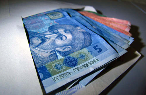 Меньше четверти украинцев не согласны на зарплату «в конверте»