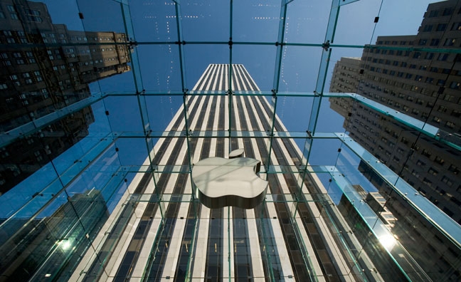 Капитализация Apple превысила 700 млрд долларов