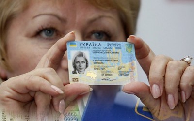МИД: украинцы смогут ездить в ЕС без виз с осени 2015 года