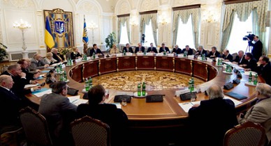 Азаров 9 января проведет заседание Кабмина.