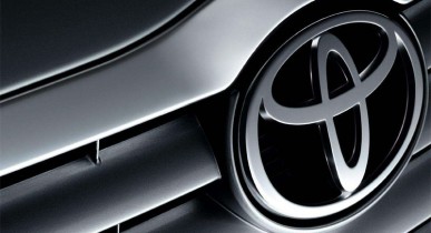 Toyota в 2015 году начнет продавать авто на водороде.