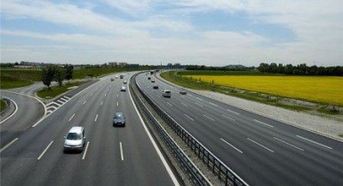Строительство четвертой очереди объездной дороги вокруг Донецка завершится в 2014 году.