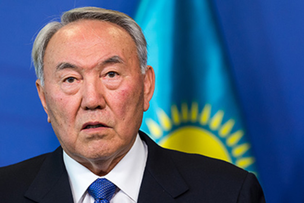 В Казахстане главу Нацбанка уволили из-за девальвации тенге