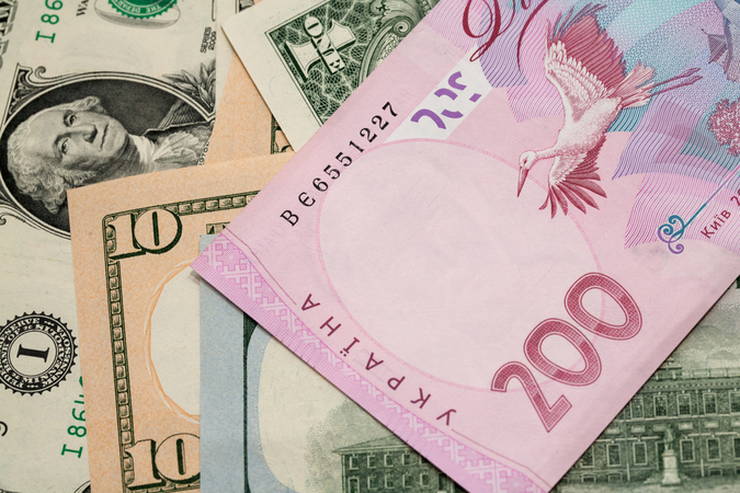 Национальный банк Украины  установил на 25 ноября официальный курс гривны на уровне  23,9492 грн/$.