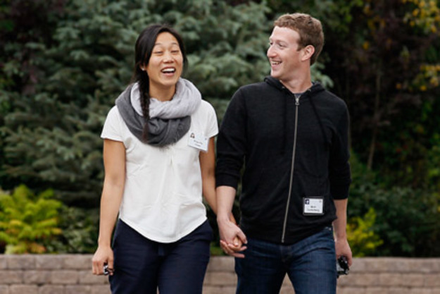 Основатель Facebook Марк Цукерберг и его жена Присцилла Чан по случаю рождения дочери решили пожертвовать 99% акций компании на благотворительные проекты.