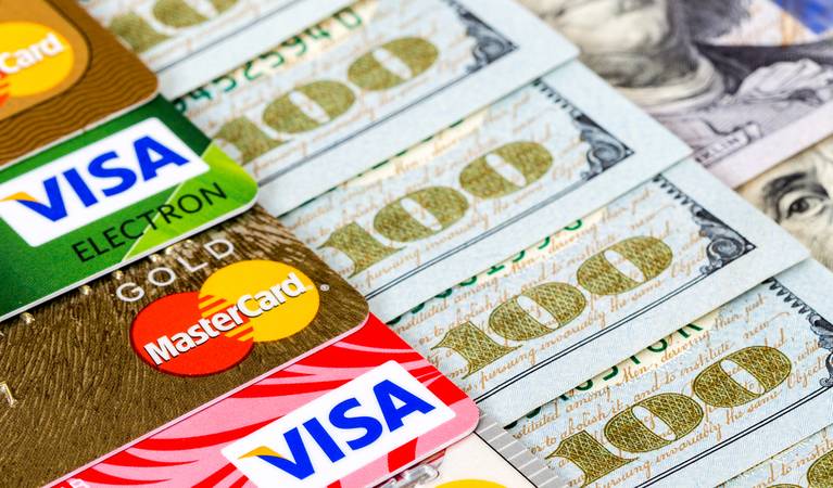 На международные платежные системы MasterCard и Visa приходится 86% всех платежных карт в Европе, в то время как доля частных и национальных платежных систем снижается, о чем говорится в докладе исследовательской компании RBR.