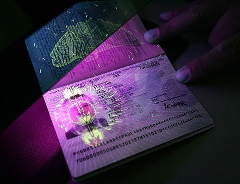 Миграционная госслужба разъяснила особенности оформления биометрических паспортов