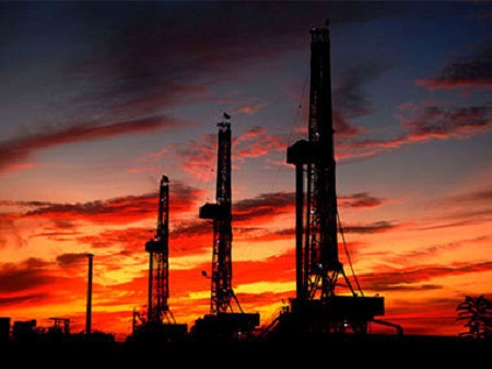 Число нефтегазовых буровых установок в мире за месяц сократилось на 3%