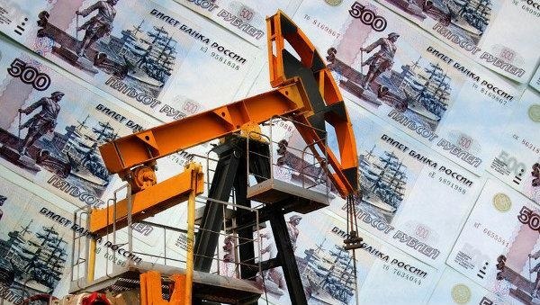 Рубль перешел к снижению вслед за нефтью