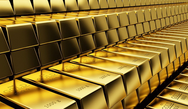 Золото в Европе падает в цене после заявления ФРС