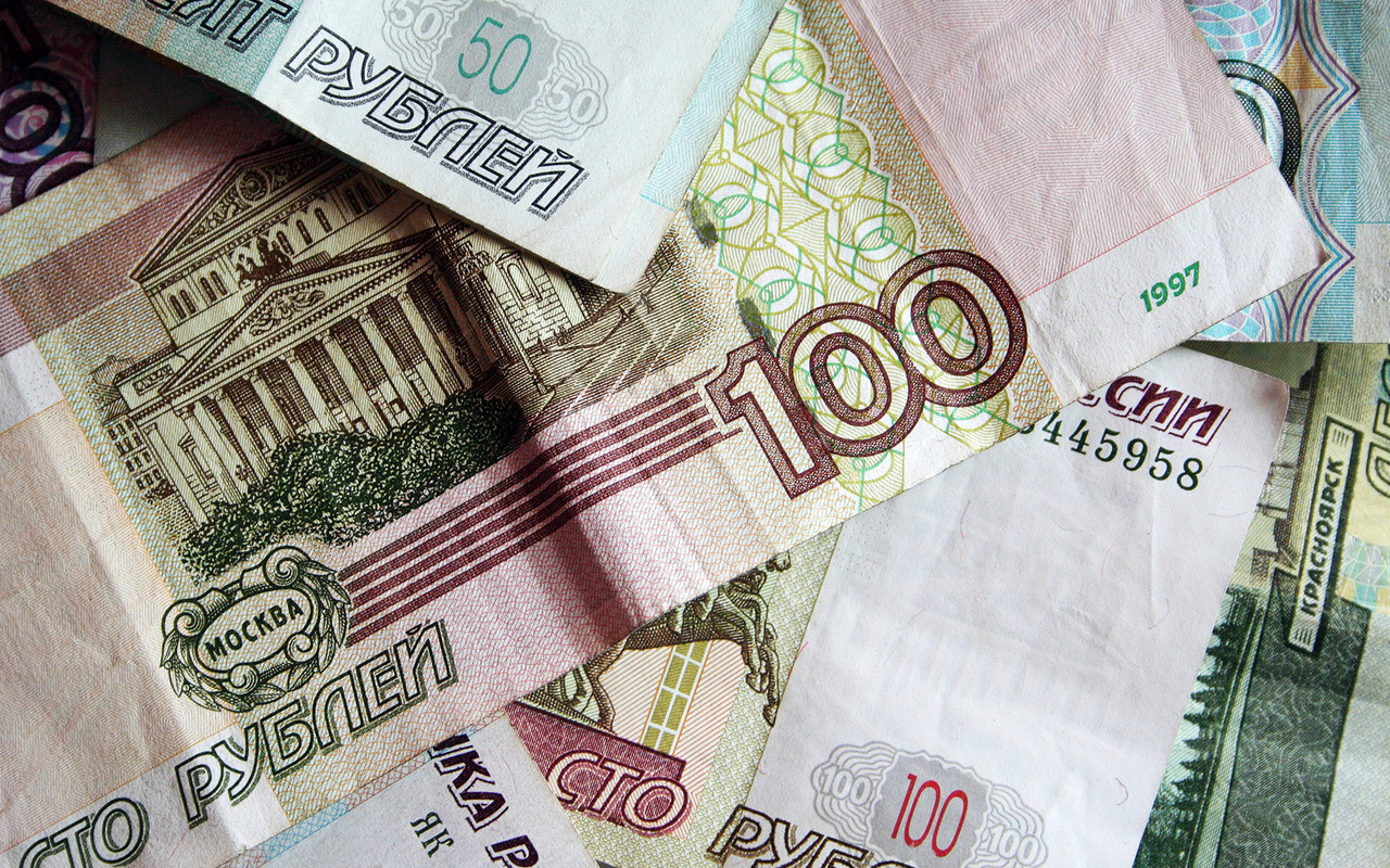 Bloomberg: падение рубля ускорится из-за долгов российских компаний