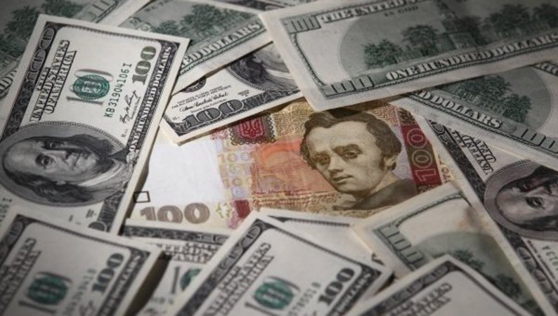 Курс валют в банках Украины продолжает расти