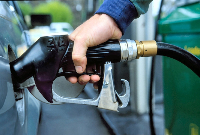 Бензин в Украине дешевеет