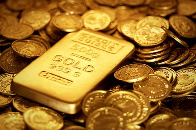 Цена на золото снижается из-за укрепления доллара