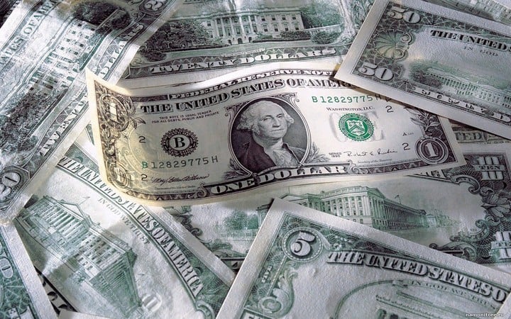 Межбанк открылся незначительным снижением курса доллара