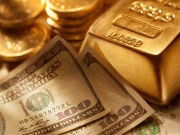 Золото слабо растет в цене