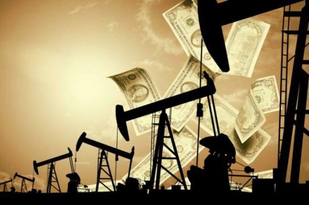Цены на нефть снижаются на укреплении доллара