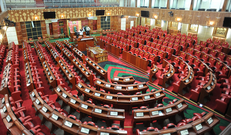 Кенийскому парламенту отключили свет за долги